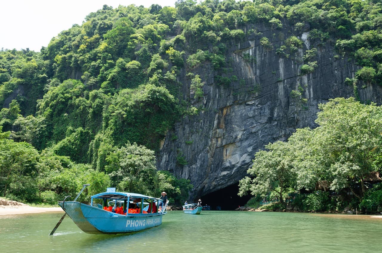 Ash Cave
