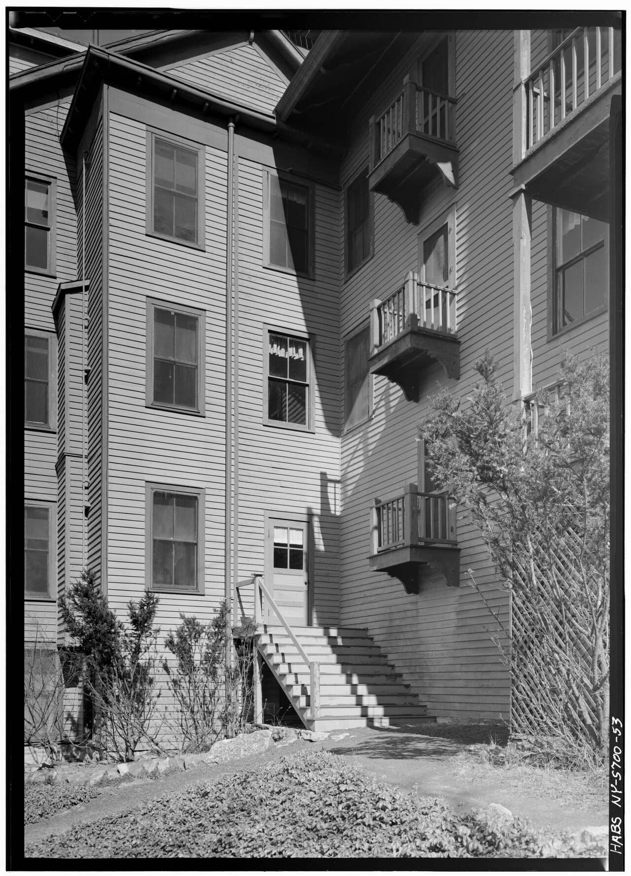 Balcony House