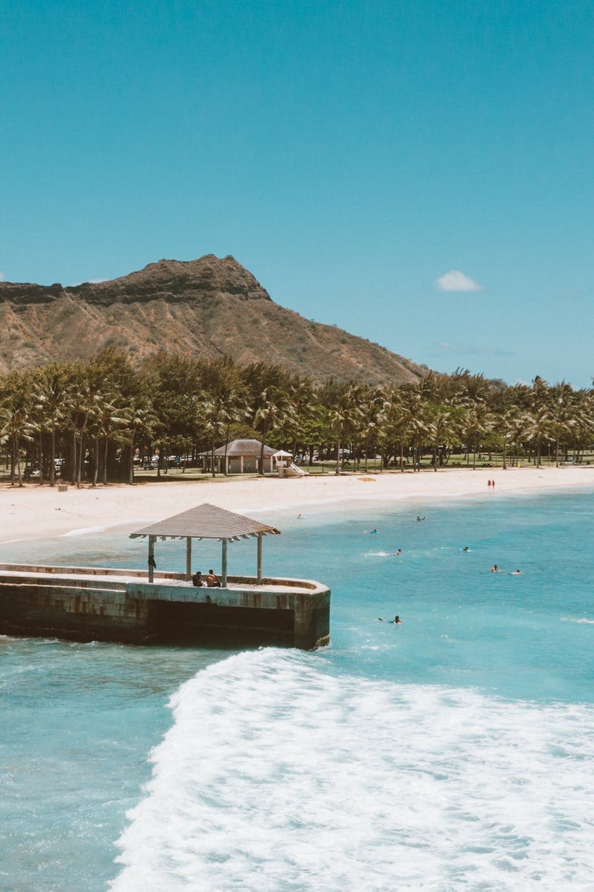 Honolulu (Waikīkī Beach (outside resort core), Diamond Head, Iolani Palace)